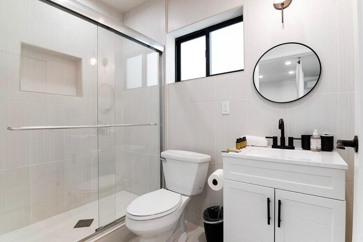 Apartment Modern With Kitchen By Miracle Mile Los Angeles